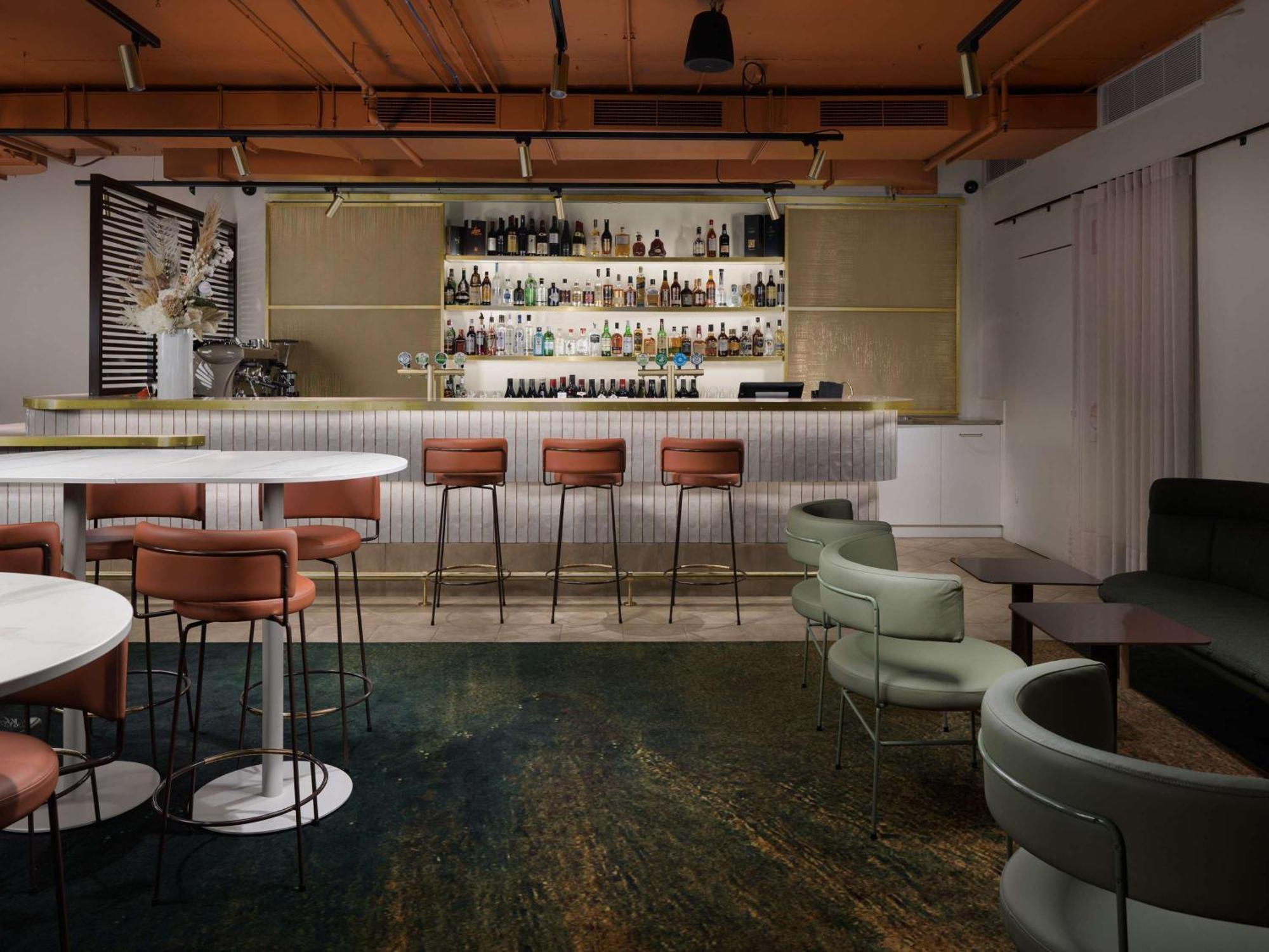 Pullman Melbourne City Centre Eksteriør bilde The bar at the 2018 edition of the London Design Festival